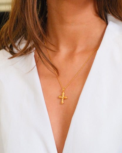 Diamond Round Ornament Cross Necklace