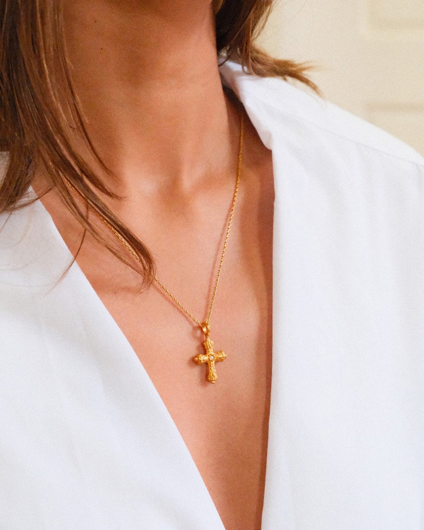 Diamond Round Ornament Cross Necklace